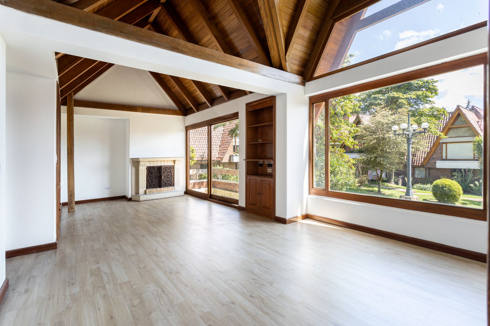 Main living space at 518 Oakwood Ave
